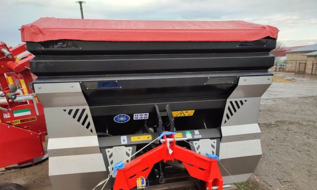 DCM műtrágyaszoró